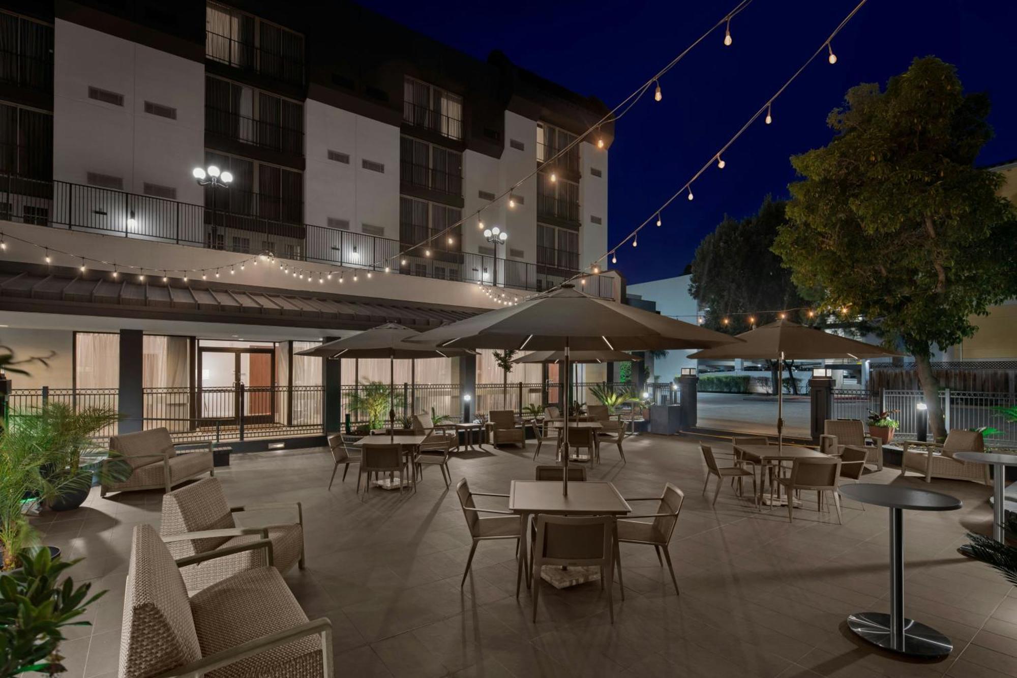Courtyard San Jose Airport Hotel Екстериор снимка