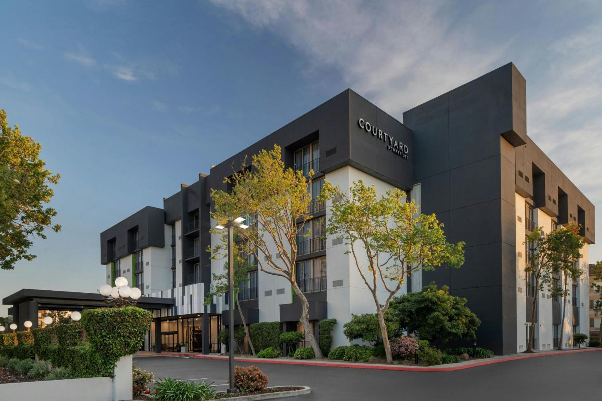Courtyard San Jose Airport Hotel Екстериор снимка